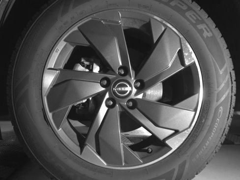 Used 2025 Nissan Rogue SV FWD image 12