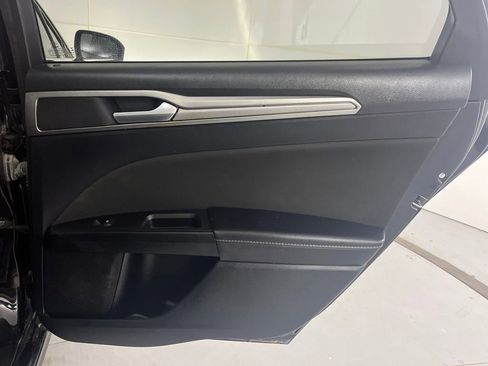 Used 2019 Ford Fusion SE FWD image 28