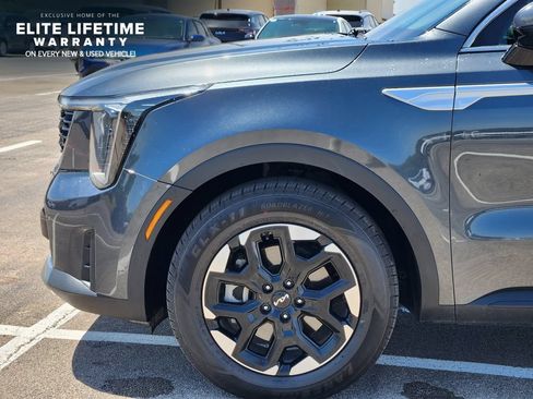 Used 2025 Kia Sorento S w/ Panoramic Sunroof Package FWD image 9