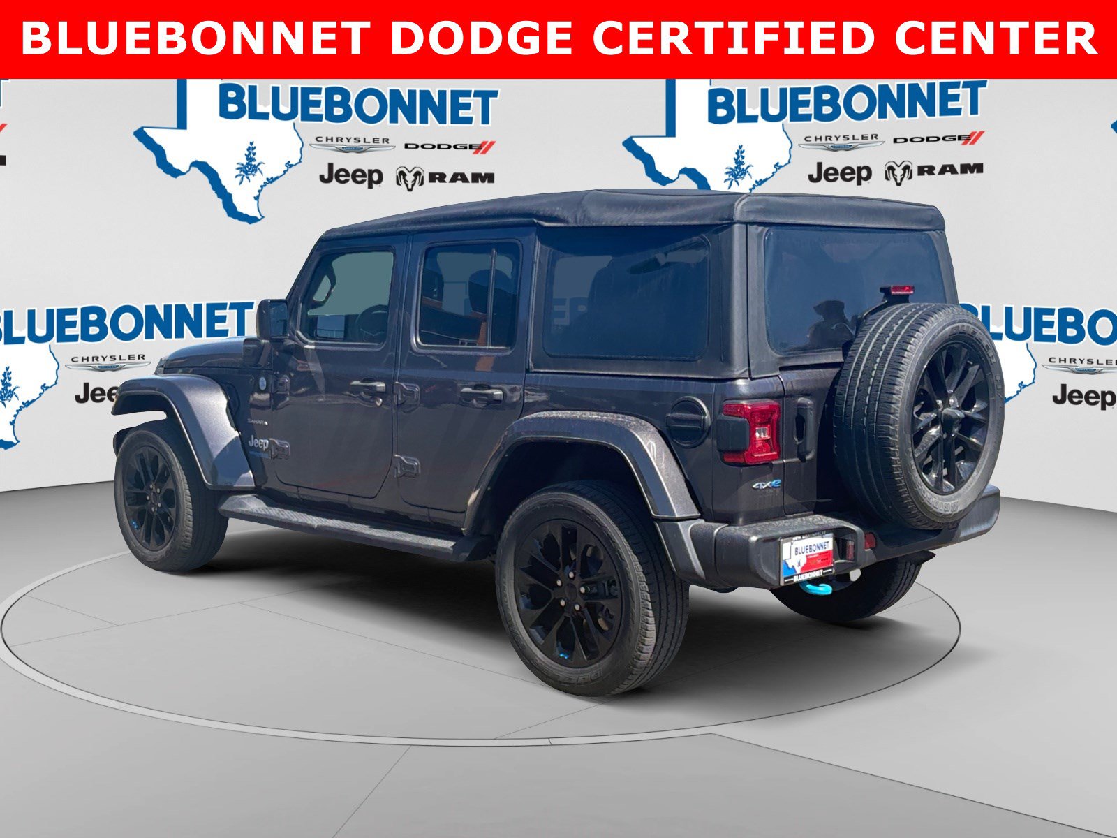Used 2022 Jeep Wrangler Unlimited Sahara AWD/4WD image 7