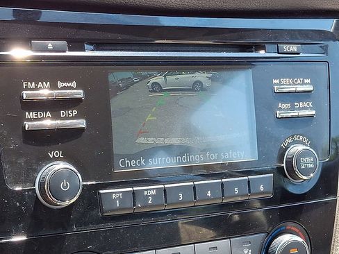 Used 2015 Nissan Rogue S AWD/4WD image 17