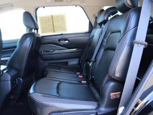 Used 2023 Nissan Pathfinder SL AWD/4WD image 12