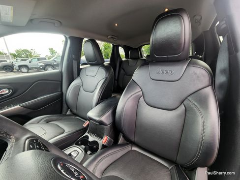 Used 2022 Jeep Cherokee Latitude Lux w/ Mopar Interior Package AWD/4WD image 24