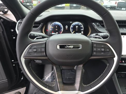 New 2026 Jeep Grand Cherokee Altitude image 16