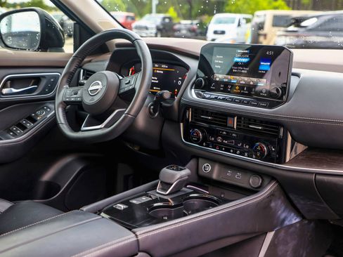 Used 2023 Nissan Rogue Platinum w/ Platinum Premium Package FWD image 12