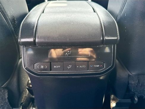 Used 2022 Toyota Highlander XLE image 25