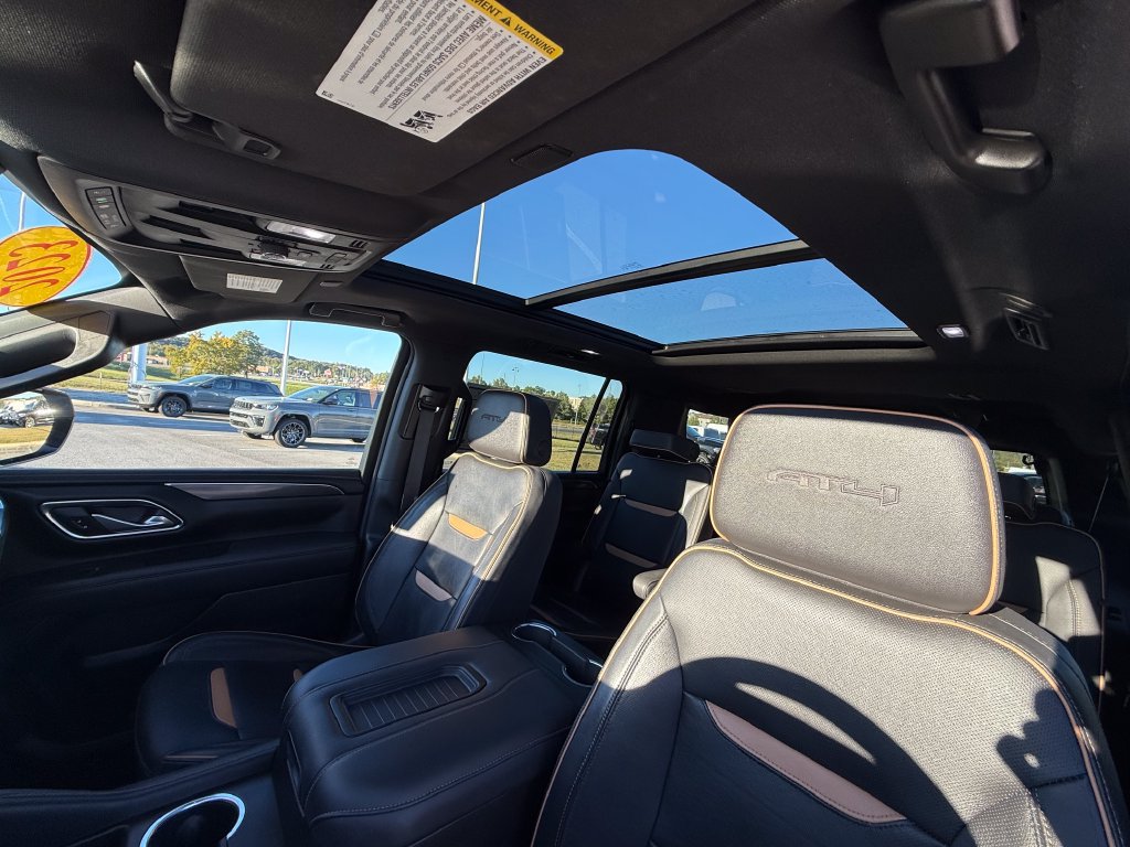 Used 2023 GMC Yukon XL AT4 w/ AT4 Premium Plus Package AWD/4WD image 19