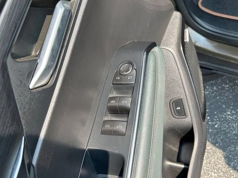 Used 2025 GMC Acadia AT4 AWD/4WD image 16