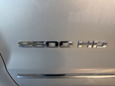 Used 2016 GMC Sierra 2500 SLT w/ Duramax Plus Package image 11