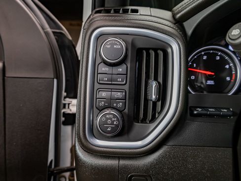 Used 2022 Chevrolet Silverado 2500 High Country w/ Z71 Off-Road Package image 19