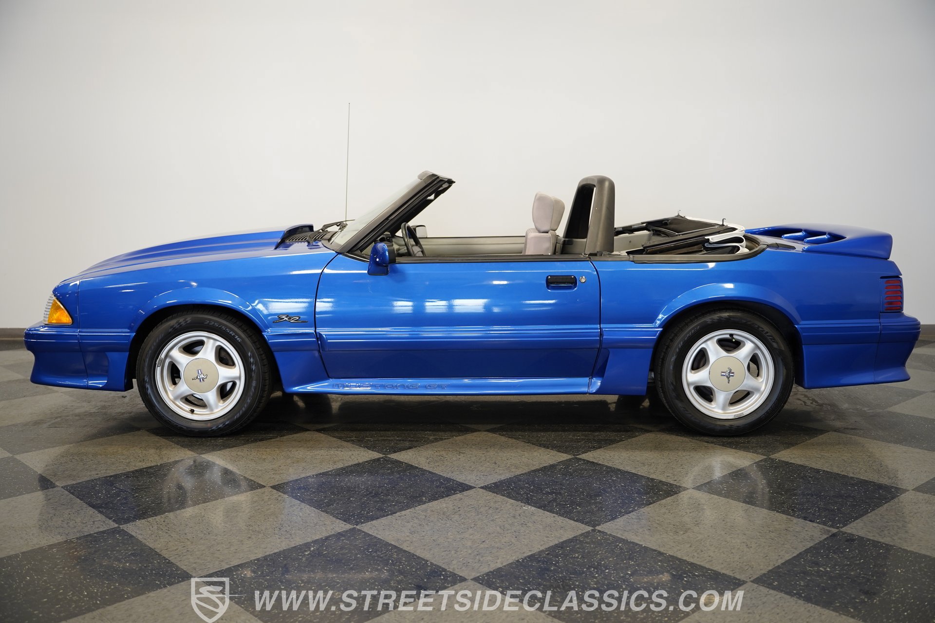 Used 1993 Ford Mustang GT RWD image 9