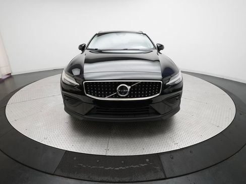 Used 2025 Volvo V60 B5 Cross Country Plus image 11