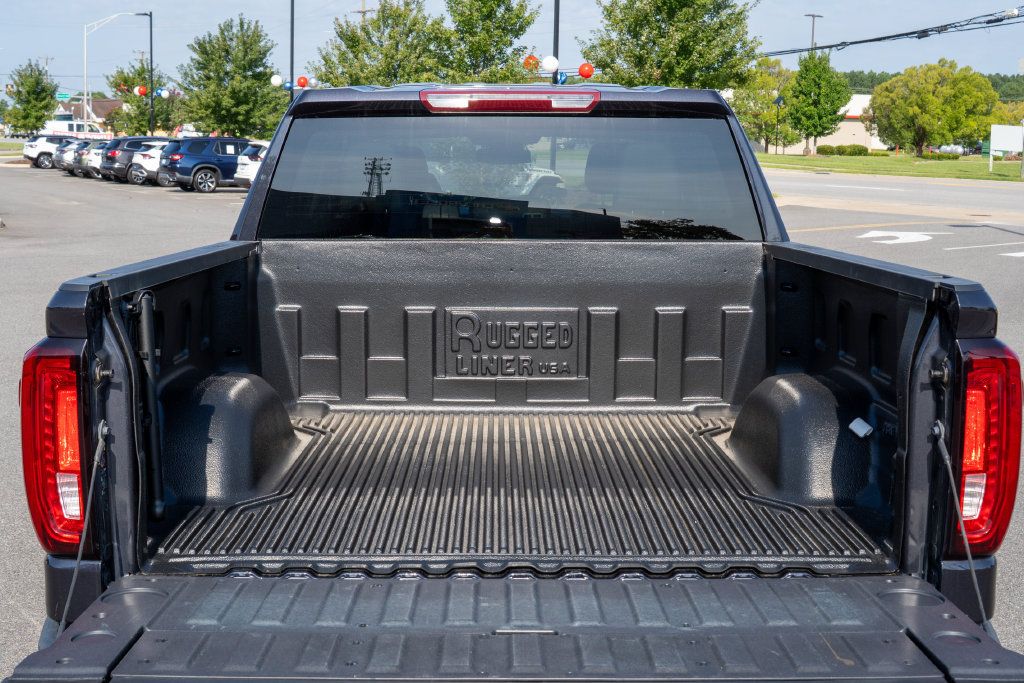 Used 2025 GMC Sierra 1500 SLT AWD/4WD image 9