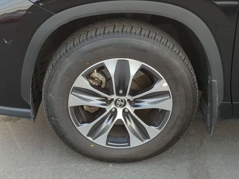 Used 2024 Toyota Highlander XLE image 13