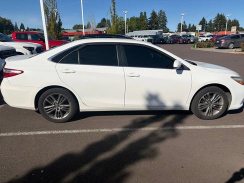 Used 2017 Toyota Camry SE FWD image 5