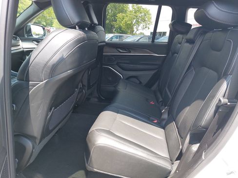 Used 2026 Jeep Grand Cherokee Limited AWD/4WD image 14