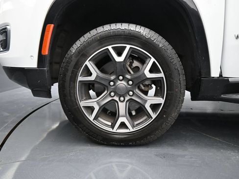 Used 2024 Jeep Wagoneer L Series III w/ Flexible Seating Group AWD/4WD image 32