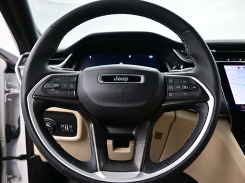 Used 2023 Jeep Grand Cherokee Limited AWD/4WD image 23