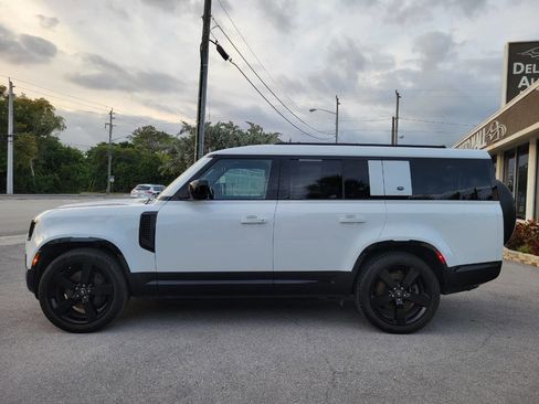 Used 2024 Land Rover Defender 130 X-Dynamic SE image 8