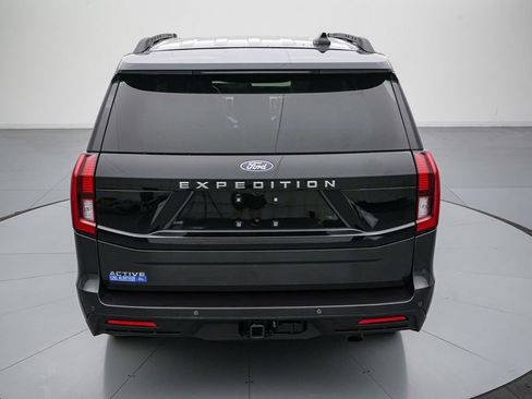 Certified 2025 Ford Expedition Active AWD/4WD image 6