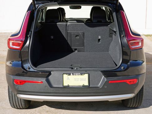 Used 2023 Volvo XC40 B5 Core w/ Protection Package Premier AWD/4WD image 9