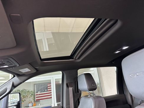 Used 2022 GMC Sierra 2500 Denali w/ Denali Ultimate Package image 27