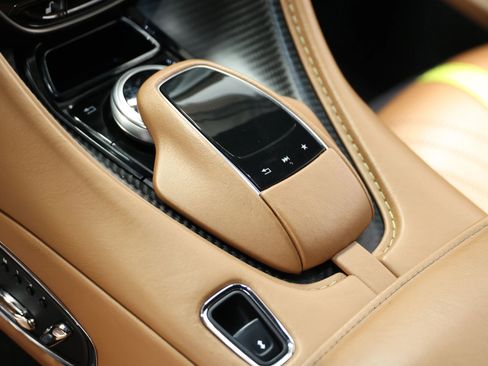 Used 2020 Aston Martin DB11 AMR image 38