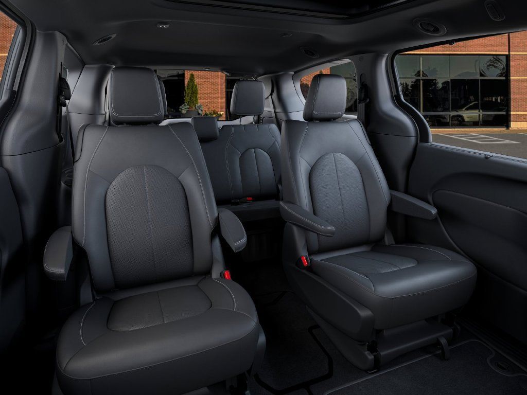 Used 2026 Chrysler Pacifica Select AWD/4WD image 15