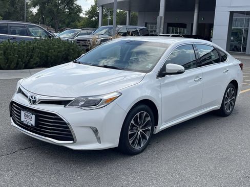 Used 2016 Toyota Avalon XLE FWD image 3