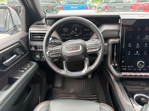 Used 2025 GMC Yukon XL AT4 AWD/4WD image 14