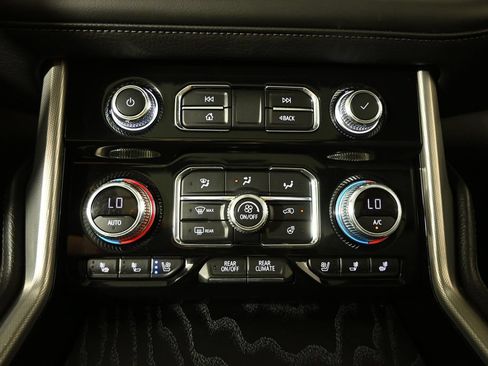 Used 2023 GMC Yukon Denali w/ Advanced Technology Package AWD/4WD image 30