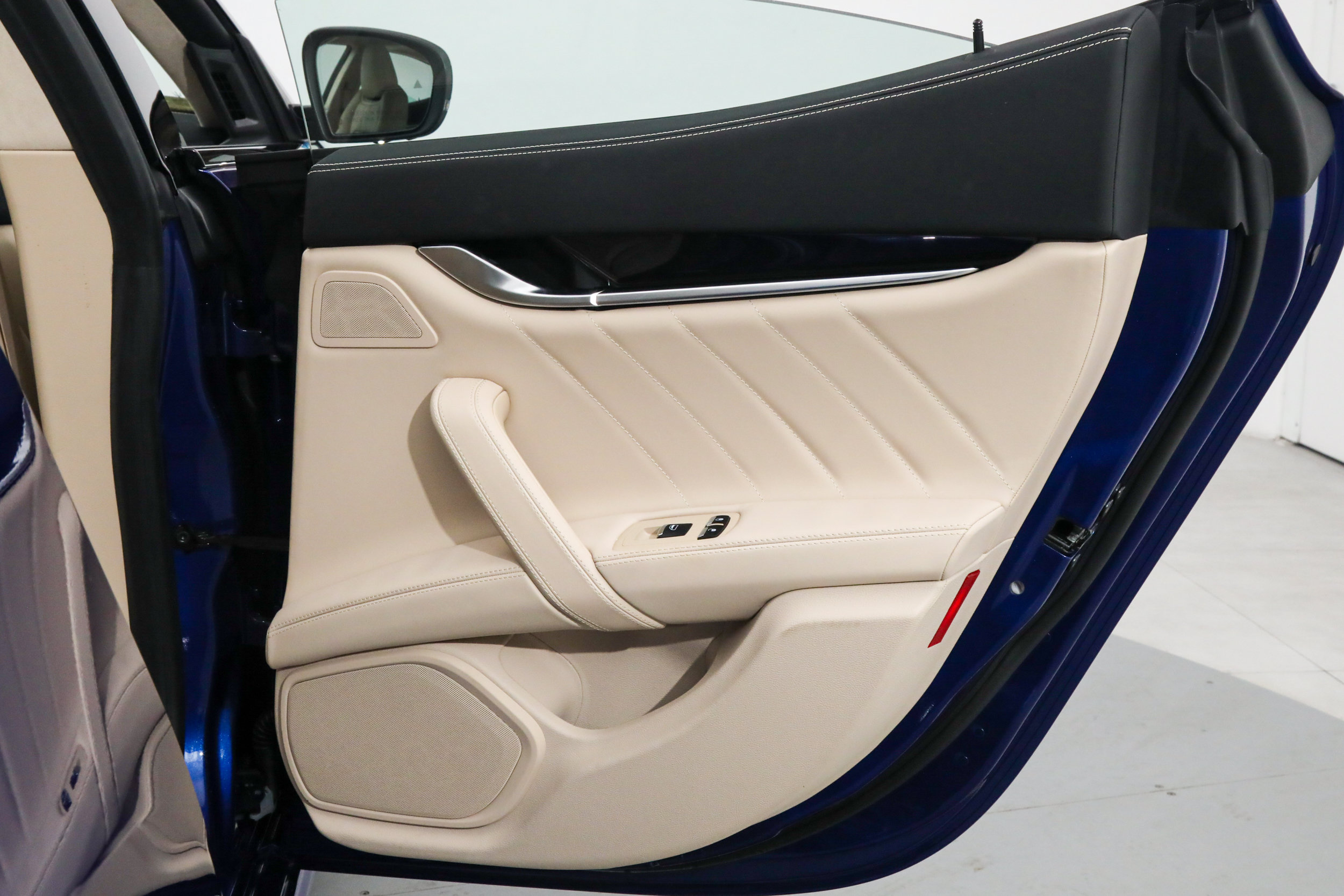 Certified 2023 Maserati Ghibli Modena RWD image 12