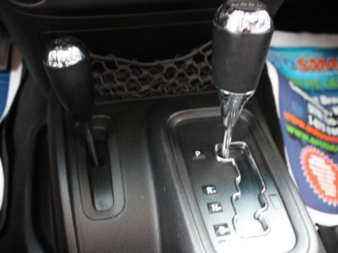 Used 2013 Jeep Wrangler Unlimited Rubicon w/ Dual Top Group image 27