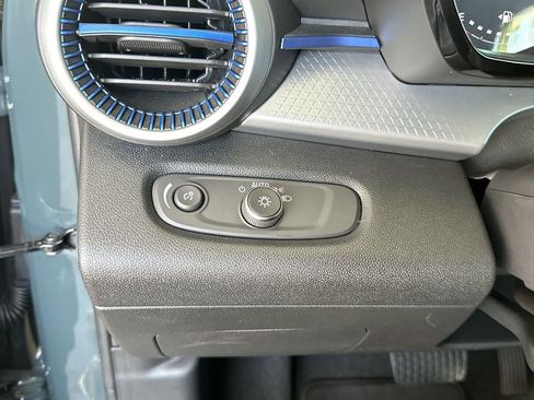 Used 2025 Chevrolet Trax LS w/ LS Convenience Package image 17