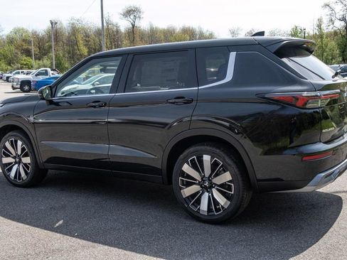 New 2025 Mitsubishi Outlander AWD image 14