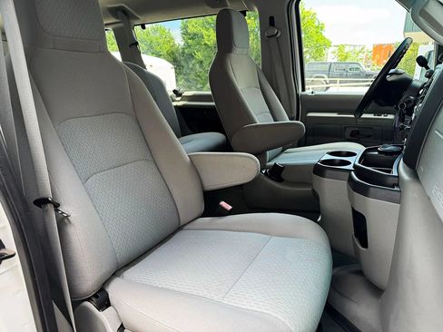Used 2010 Ford E-350 and Econoline 350 XLT RWD image 19