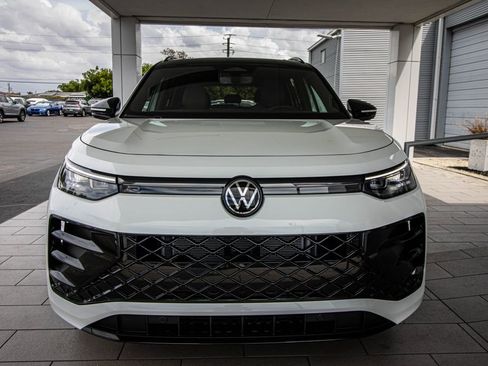 New 2026 Volkswagen Tiguan SE R-Line FWD image 9