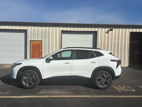 Used 2025 Chevrolet Trax LT w/ Driver Confidence Package image 15