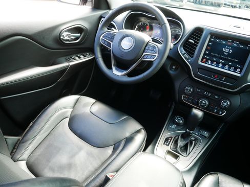 Used 2022 Jeep Cherokee Latitude Lux w/ Mopar Interior Package AWD/4WD image 9