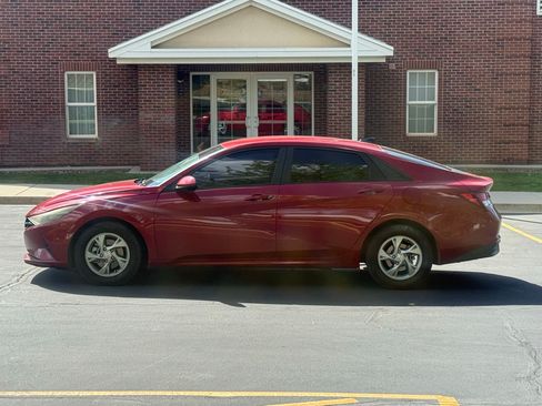 Used 2021 Hyundai Elantra SE w/ Cargo Package FWD image 7