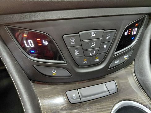 Used 2020 Buick Envision Essence FWD image 33