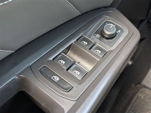 Used 2022 Volkswagen Atlas Cross Sport SE image 23