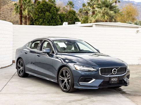 Used 2022 Volvo S60 T8 Inscription w/ Advanced Package image 2