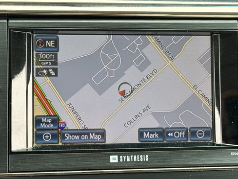 Used 2013 Toyota Avalon Limited w/ Technology Pkg FWD image 20