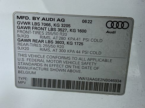 Used 2022 Audi e-tron Premium Plus w/ Premium Plus Package AWD/4WD image 39