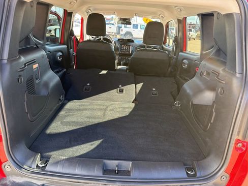 Used 2023 Jeep Renegade Latitude image 28