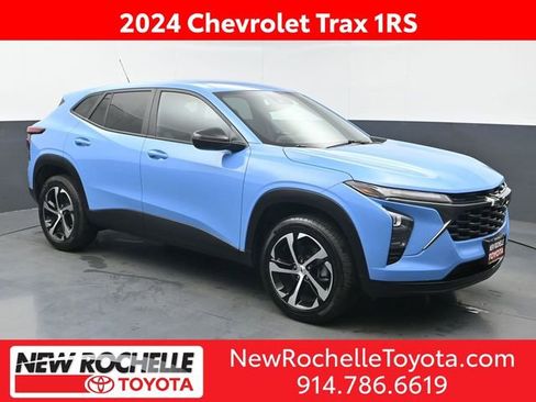 Used 2024 Chevrolet Trax RS FWD image 1