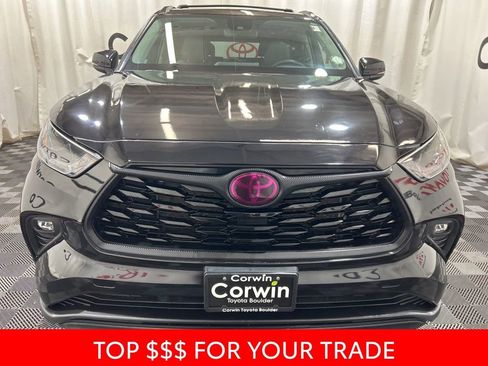 Used 2022 Toyota Highlander XLE image 2