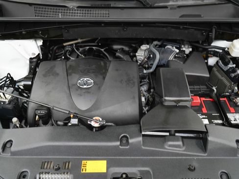 Used 2019 Toyota Highlander XLE FWD image 34