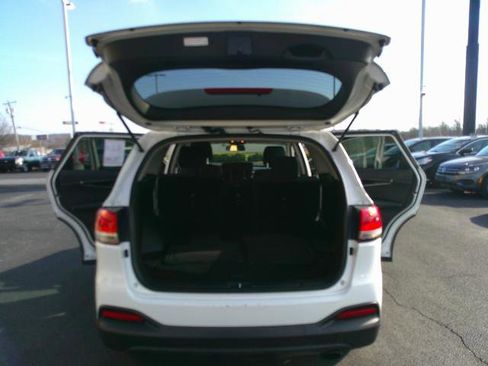 Used 2017 Kia Sorento LX image 5